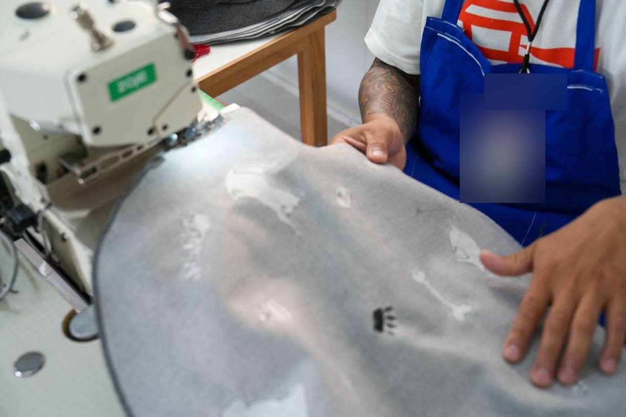 Cama en proceso, en overlock